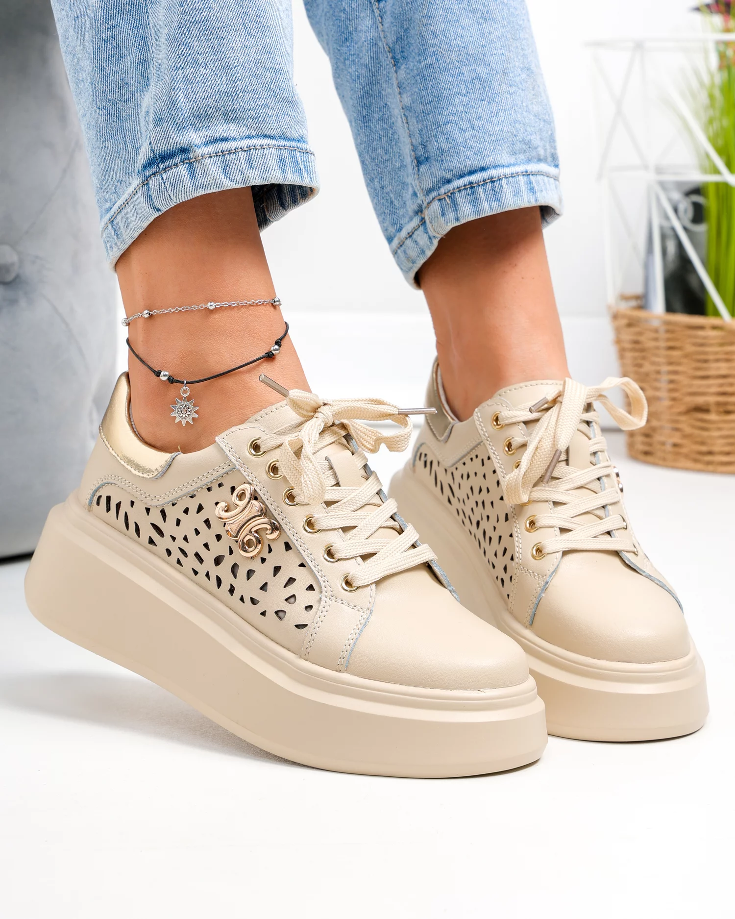 pantofi-casual-dama-piele-naturala-bej-cu-accesoriu-lateral-si-model-perforat-t6043-90874-2.webp