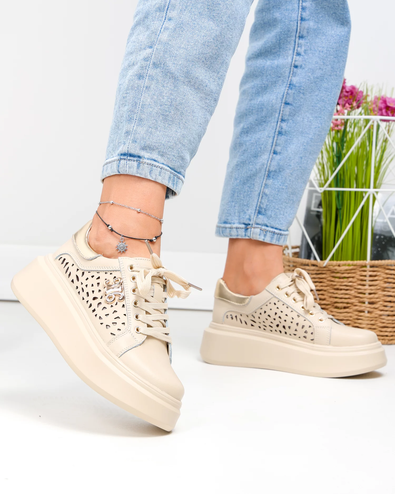 pantofi-casual-dama-piele-naturala-bej-cu-accesoriu-lateral-si-model-perforat-t6043-90883-2.webp