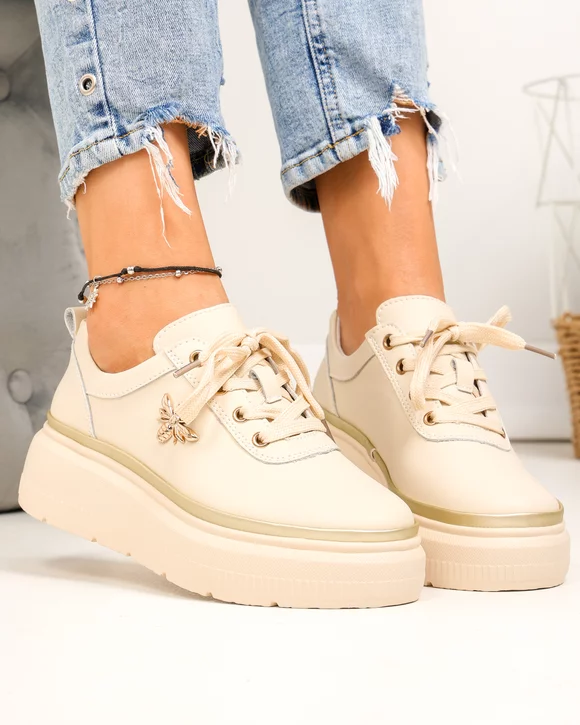 Pantofi casual dama piele naturala bej cu aplicatie metalica insecta si inchidere sireturi F002-353
