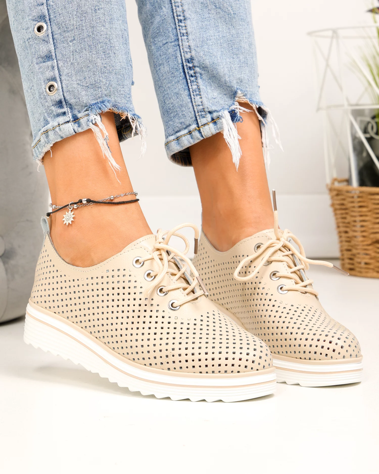 pantofi-casual-dama-piele-naturala-bej-cu-inchidere-sireturi-perforati-xh-3200-86839-2.webp