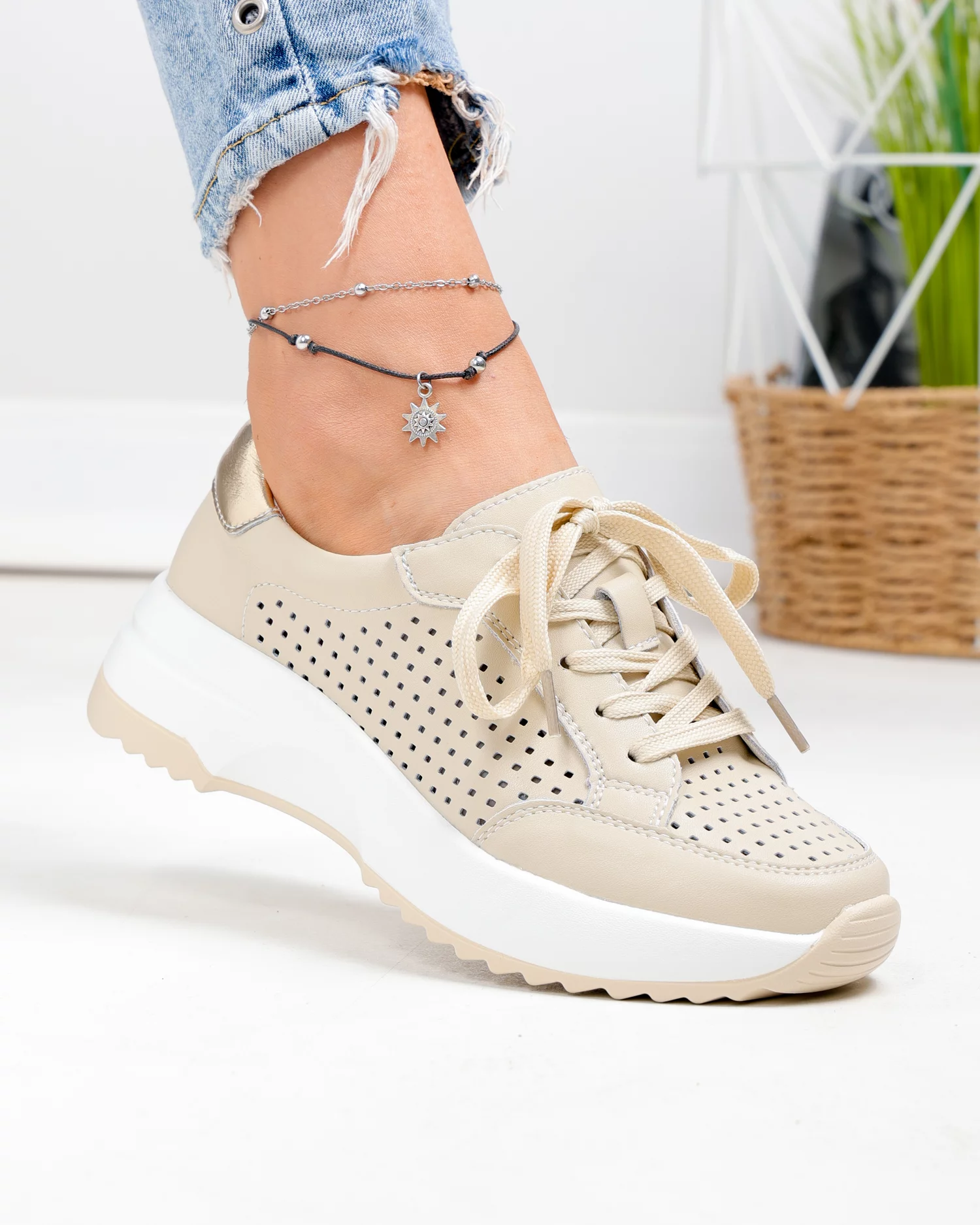 pantofi-casual-dama-piele-naturala-bej-cu-inchidere-sireturi-si-detaliu-auriu-t-2820-100918-2.webp