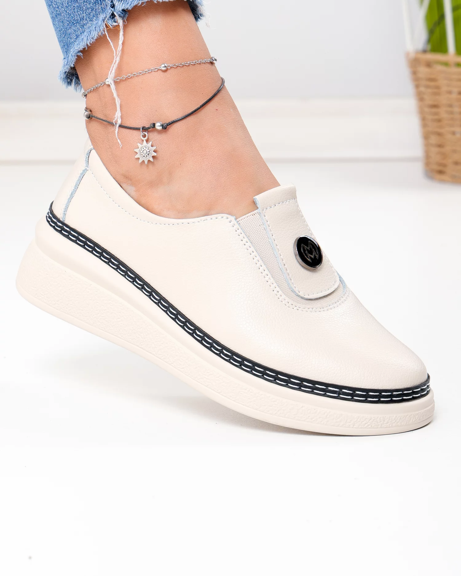 pantofi-casual-dama-piele-naturala-bej-cu-inchidere-slip-on-si-insertie-elastica-jy6709-103870-2.webp