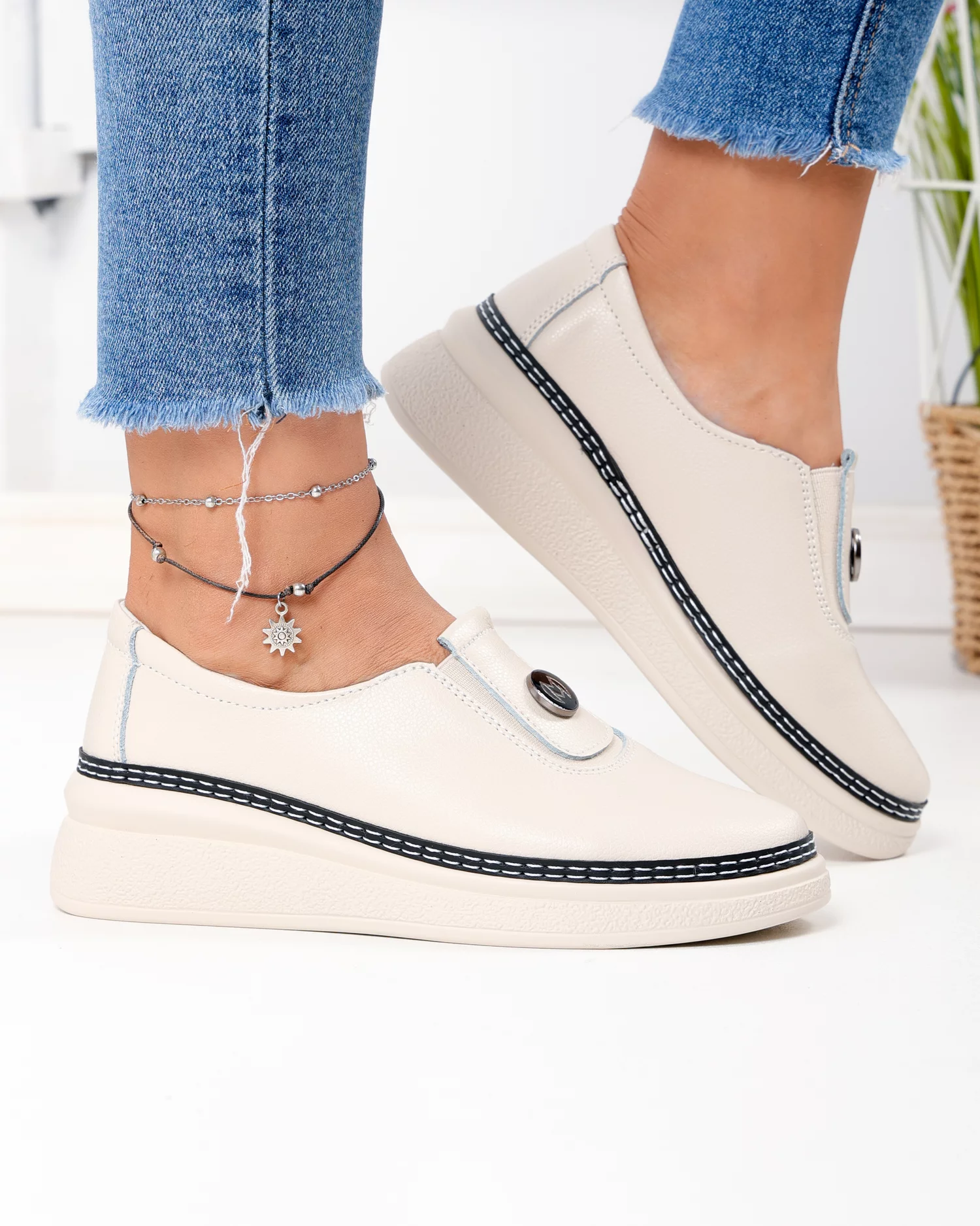 pantofi-casual-dama-piele-naturala-bej-cu-inchidere-slip-on-si-insertie-elastica-jy6709-103876-2.webp