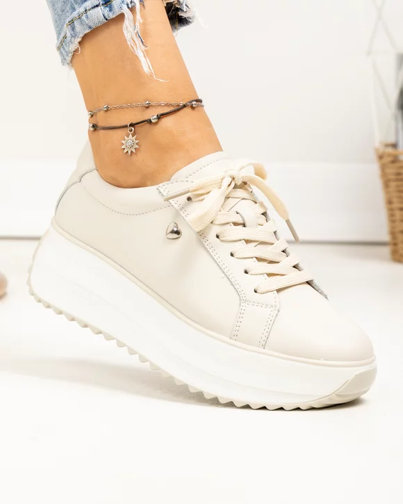 Pantofi casual dama piele naturala bej cu inimioara metalica si inchidere sireturi F001-775