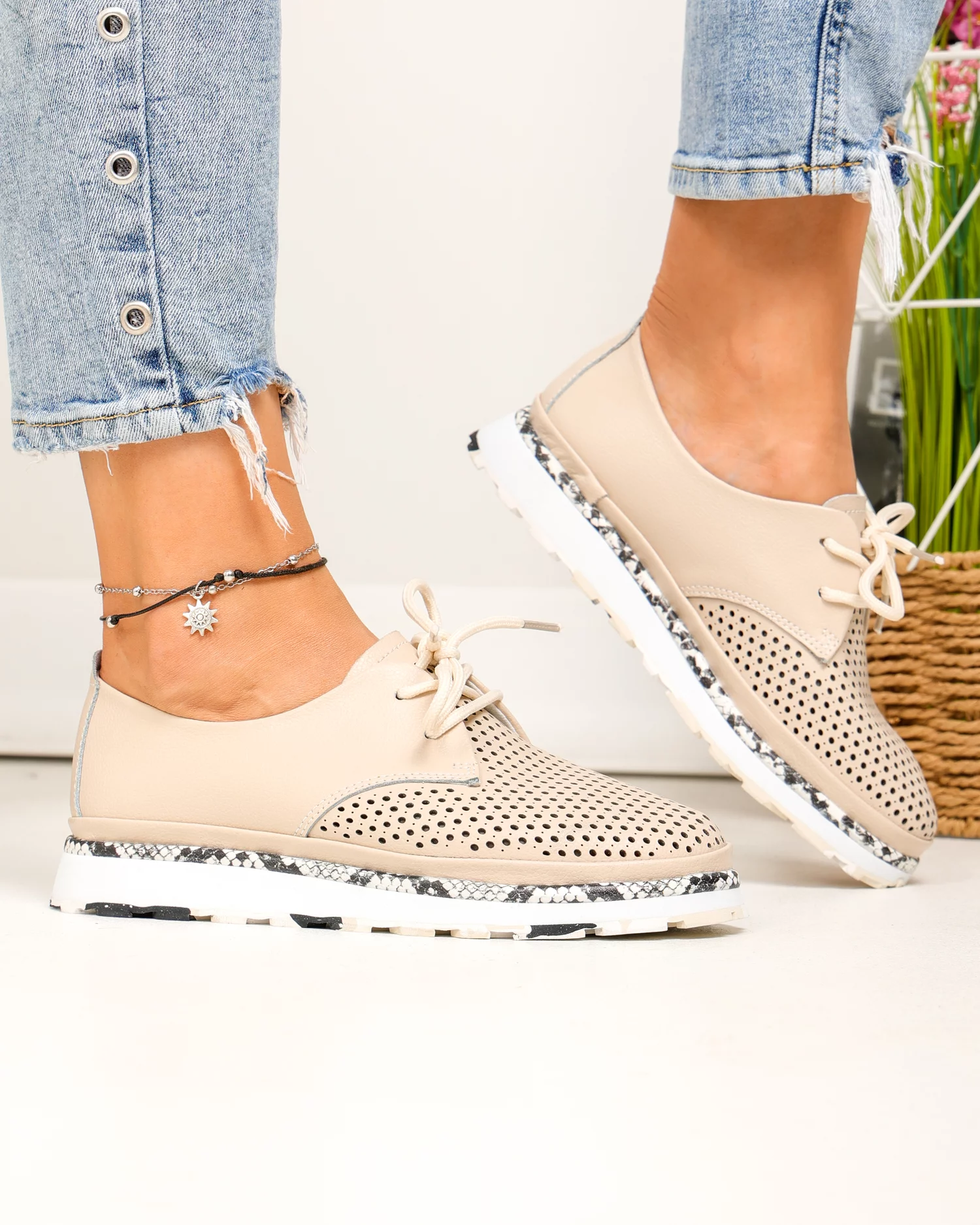 pantofi-casual-dama-piele-naturala-bej-partial-perforati-cu-inchidere-sireturi-jy3930-86722-2.webp