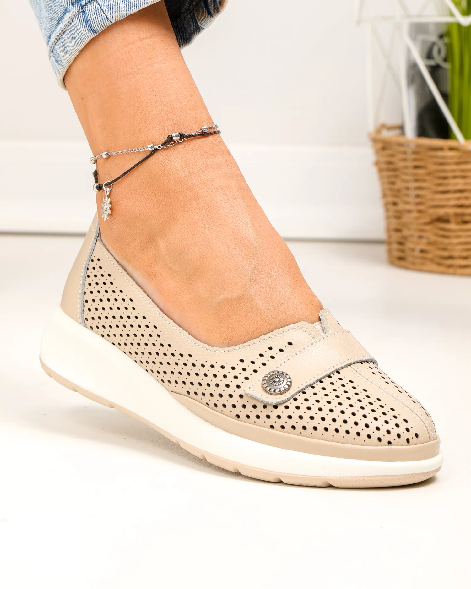 pantofi-casual-dama-piele-naturala-bej-perforati-cu-inchidere-slip-on-jy3951-87304-2.webp