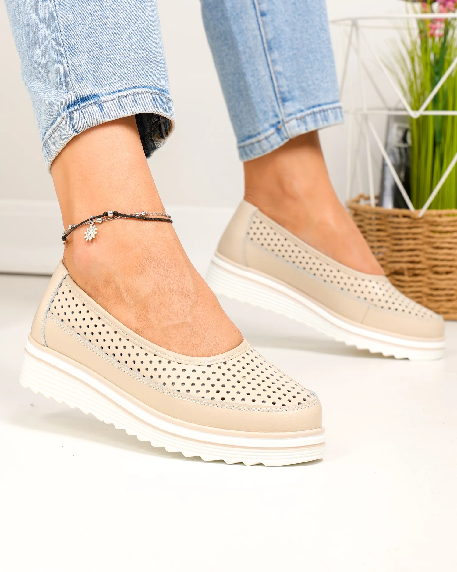 pantofi-casual-dama-piele-naturala-bej-perforati-cu-talpa-alba-vk-f001-504-87145-2.webp