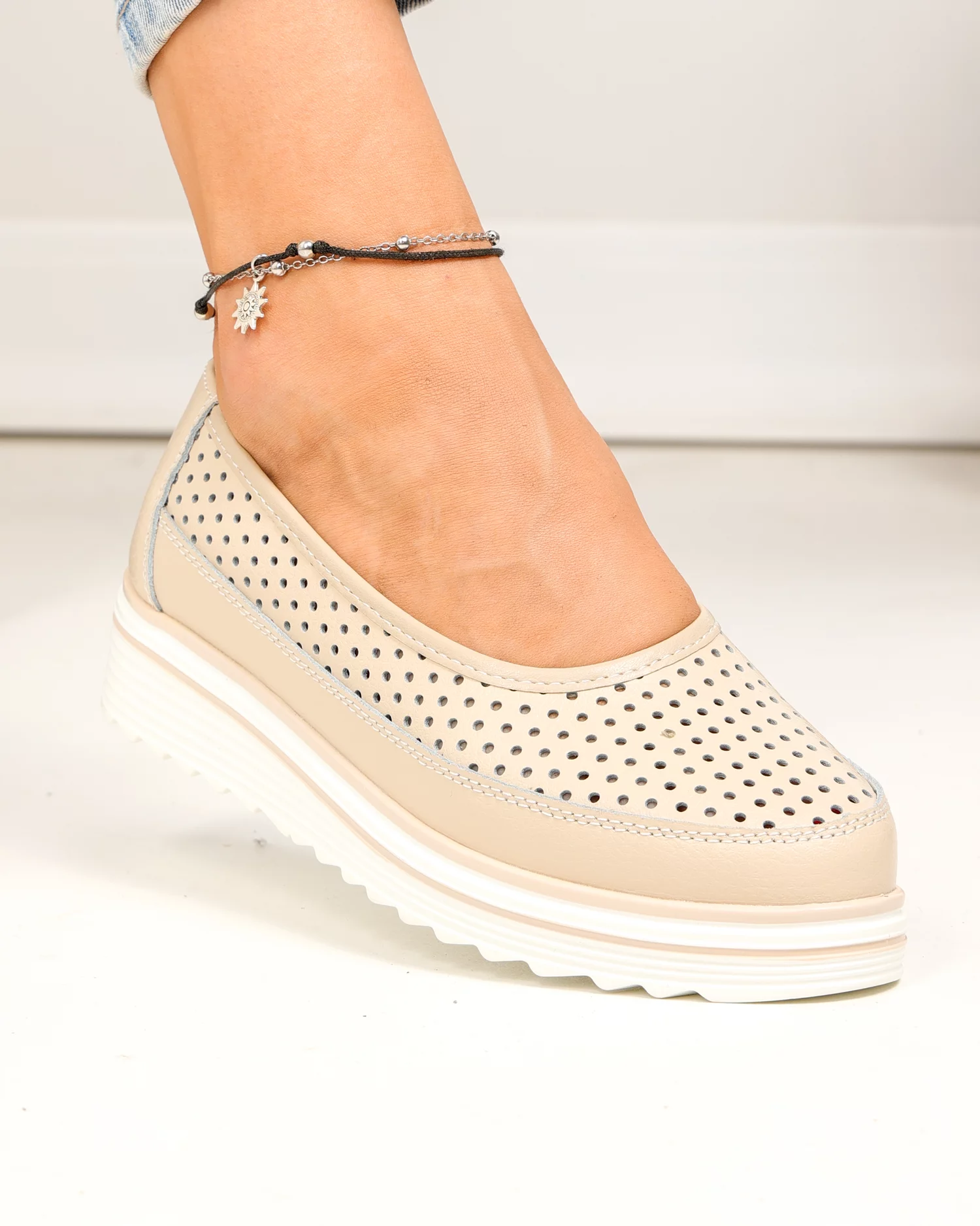 pantofi-casual-dama-piele-naturala-bej-perforati-cu-talpa-alba-vk-f001-504-87148-2.webp