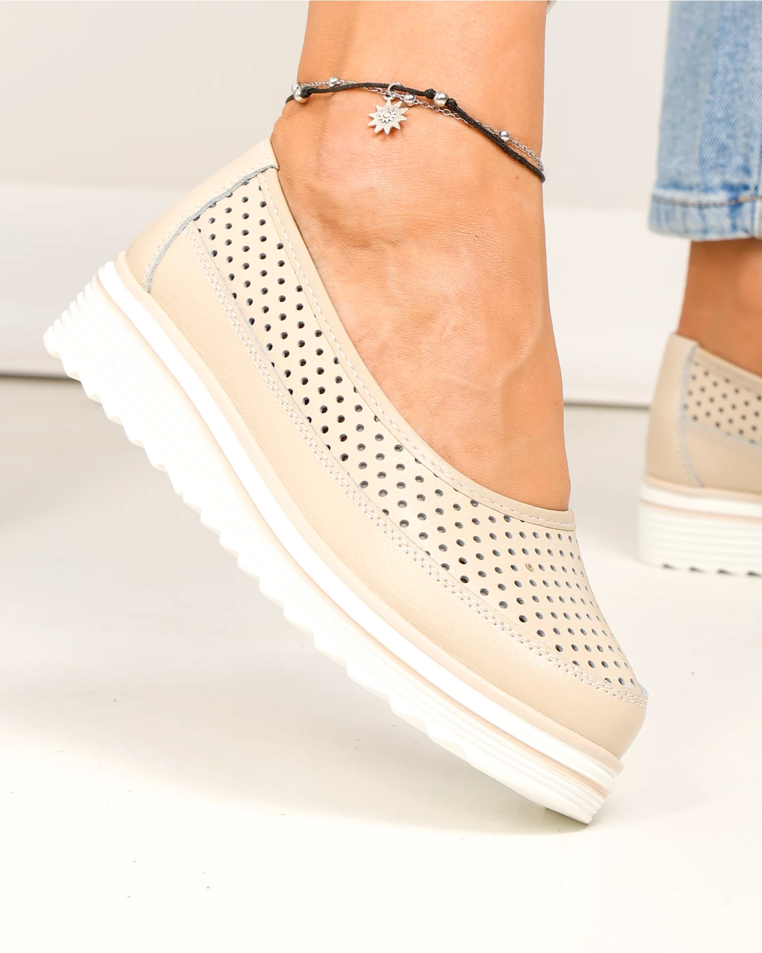 pantofi-casual-dama-piele-naturala-bej-perforati-cu-talpa-alba-vk-f001-504-87157-2.webp