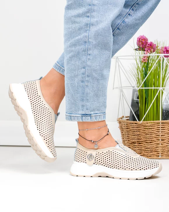 Pantofi casual dama piele naturala bej perforati cu talpa flexibila si inchidere slip-on T6041