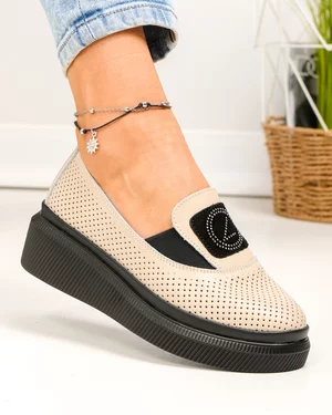 Pantofi casual dama piele naturala bej perforati cu talpa neagra si inchidere slip-on JY3871