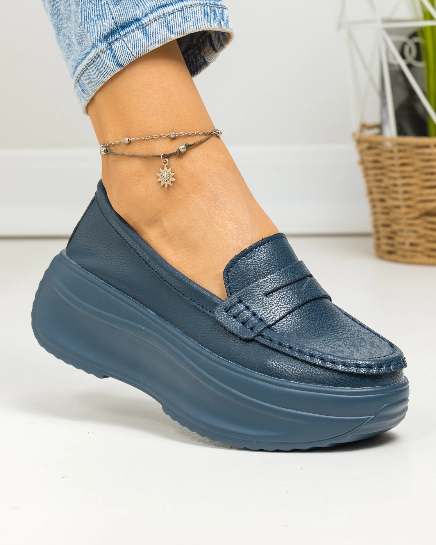 pantofi-casual-dama-piele-naturala-bleumarin-cu-inchidere-slip-on-f002-295-84562-2.webp