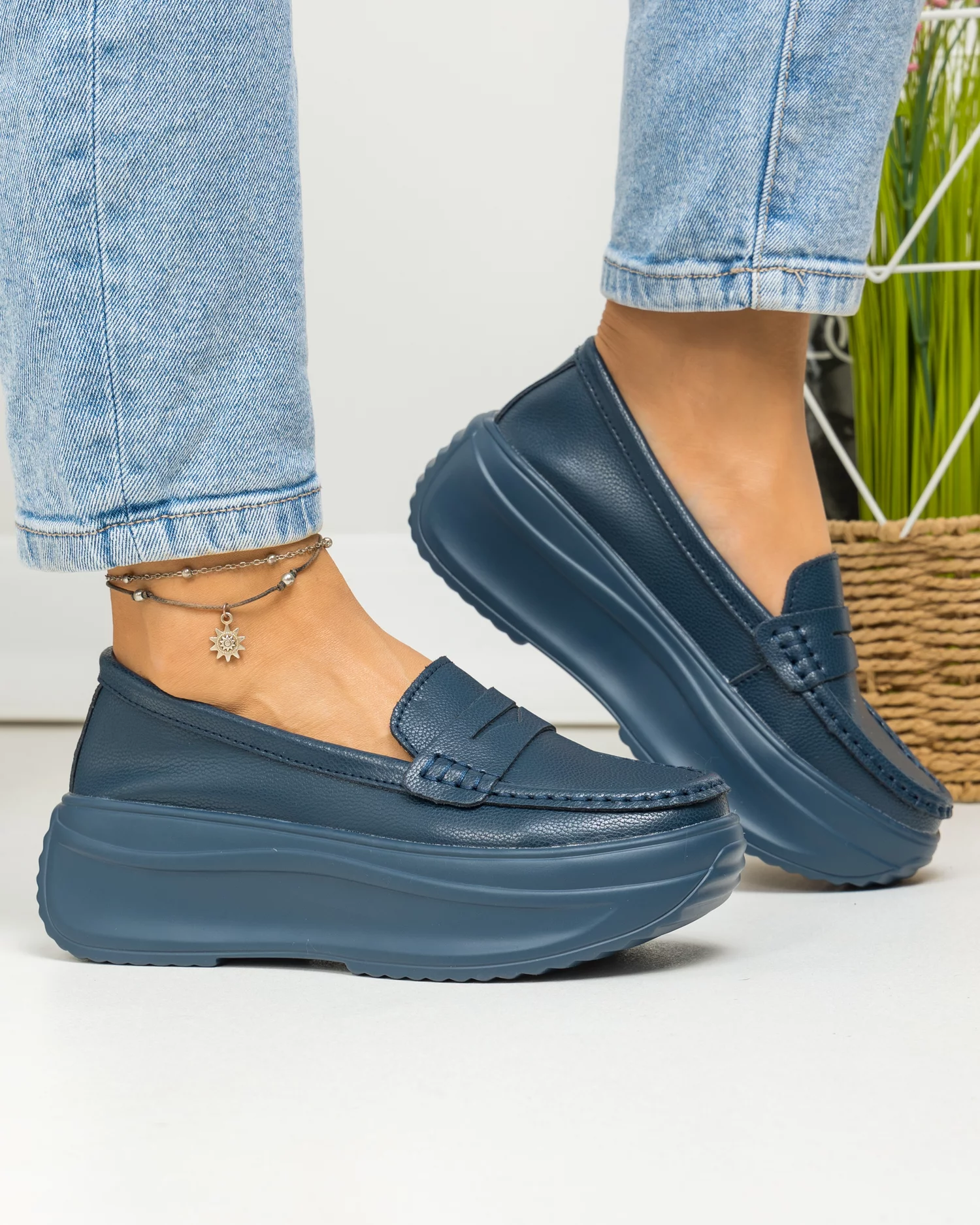 pantofi-casual-dama-piele-naturala-bleumarin-cu-inchidere-slip-on-f002-295-84568-2.webp