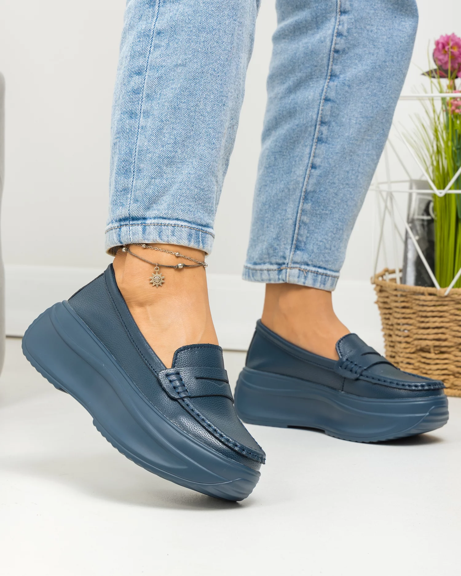 pantofi-casual-dama-piele-naturala-bleumarin-cu-inchidere-slip-on-f002-295-84571-2.webp