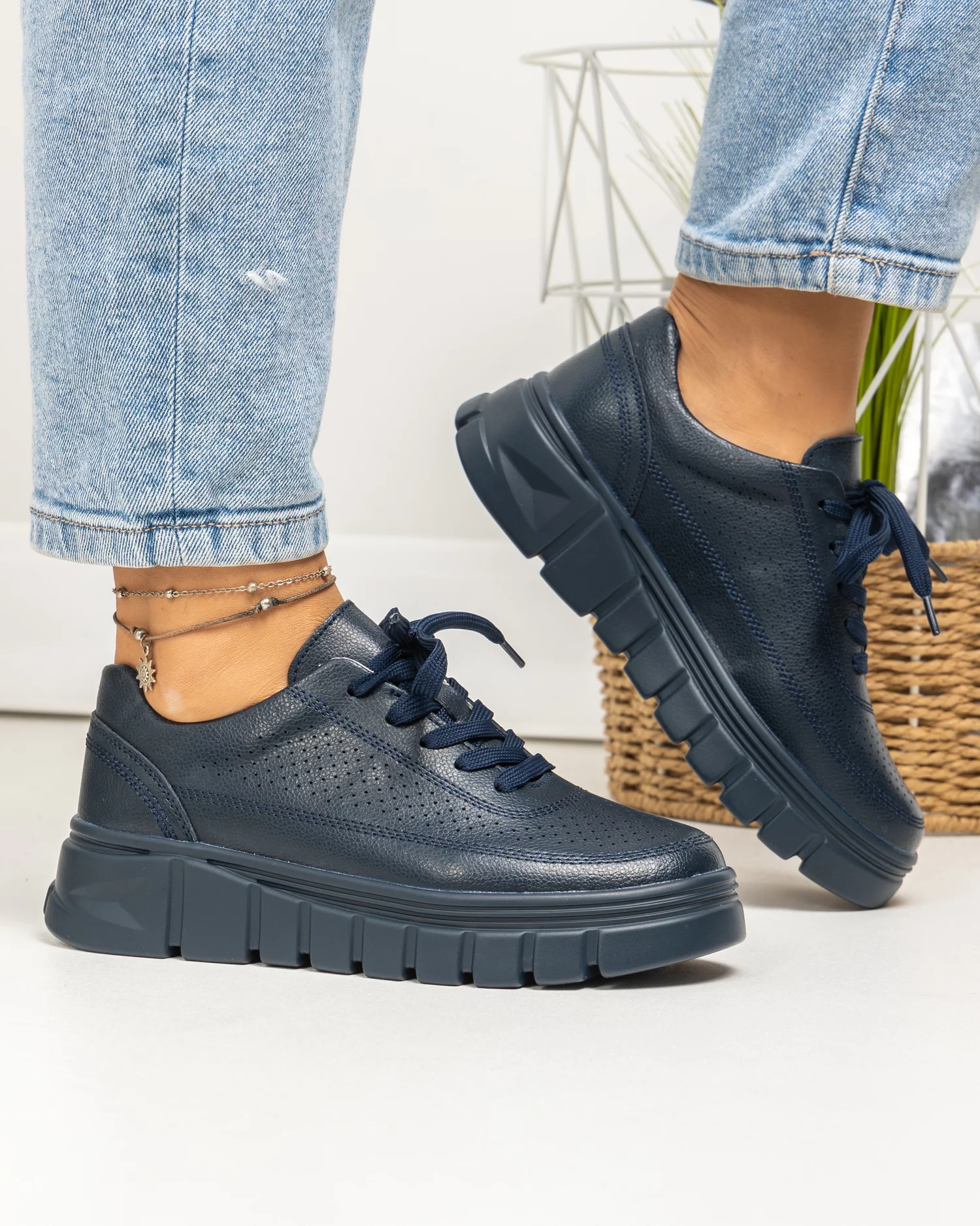 pantofi-casual-dama-piele-naturala-bleumarin-cu-perforatii-decorative-aw469-84610-2.webp