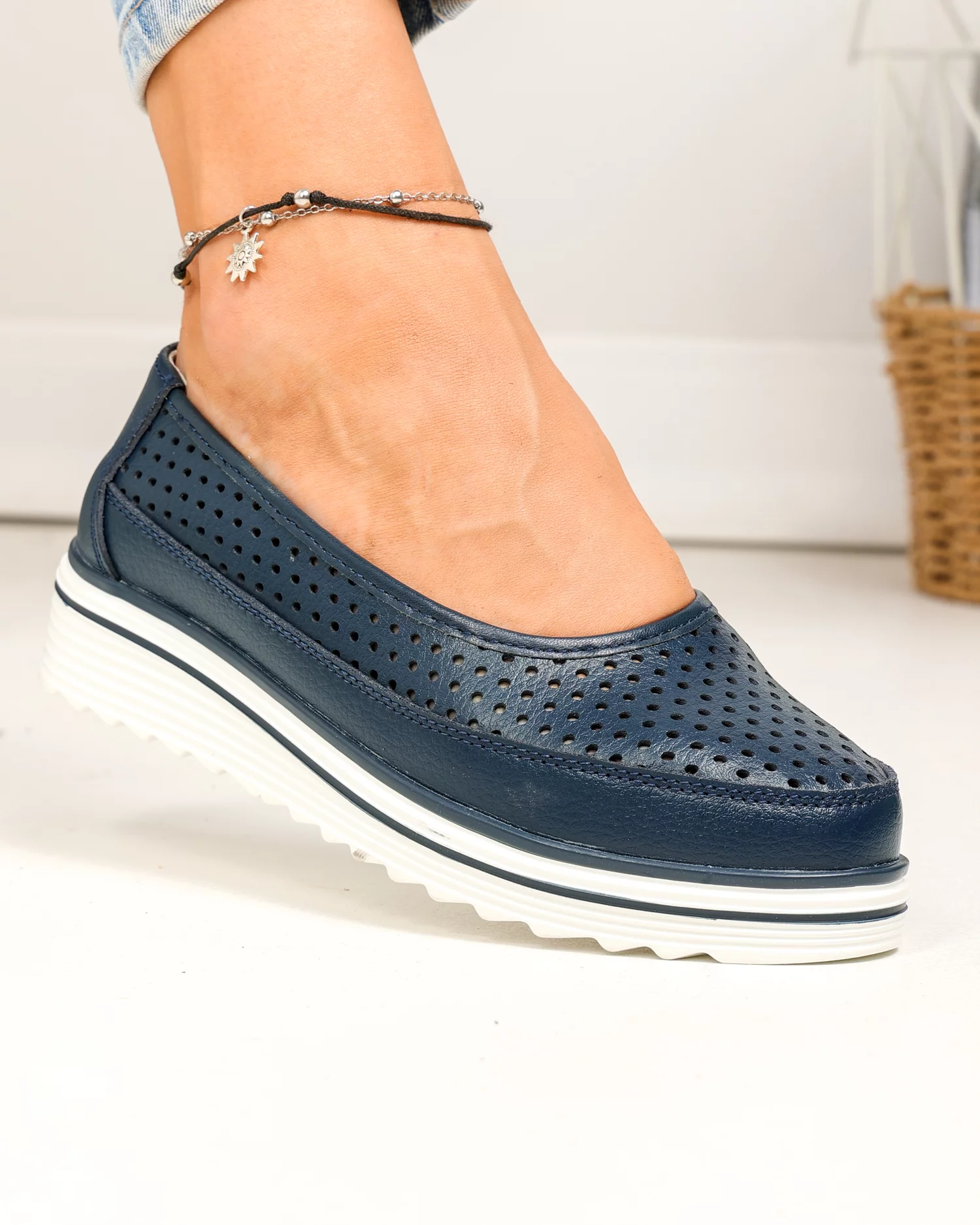 pantofi-casual-dama-piele-naturala-bleumarin-cu-talpa-alba-si-inchidere-slip-on-vk-f001-504-87190-2.webp