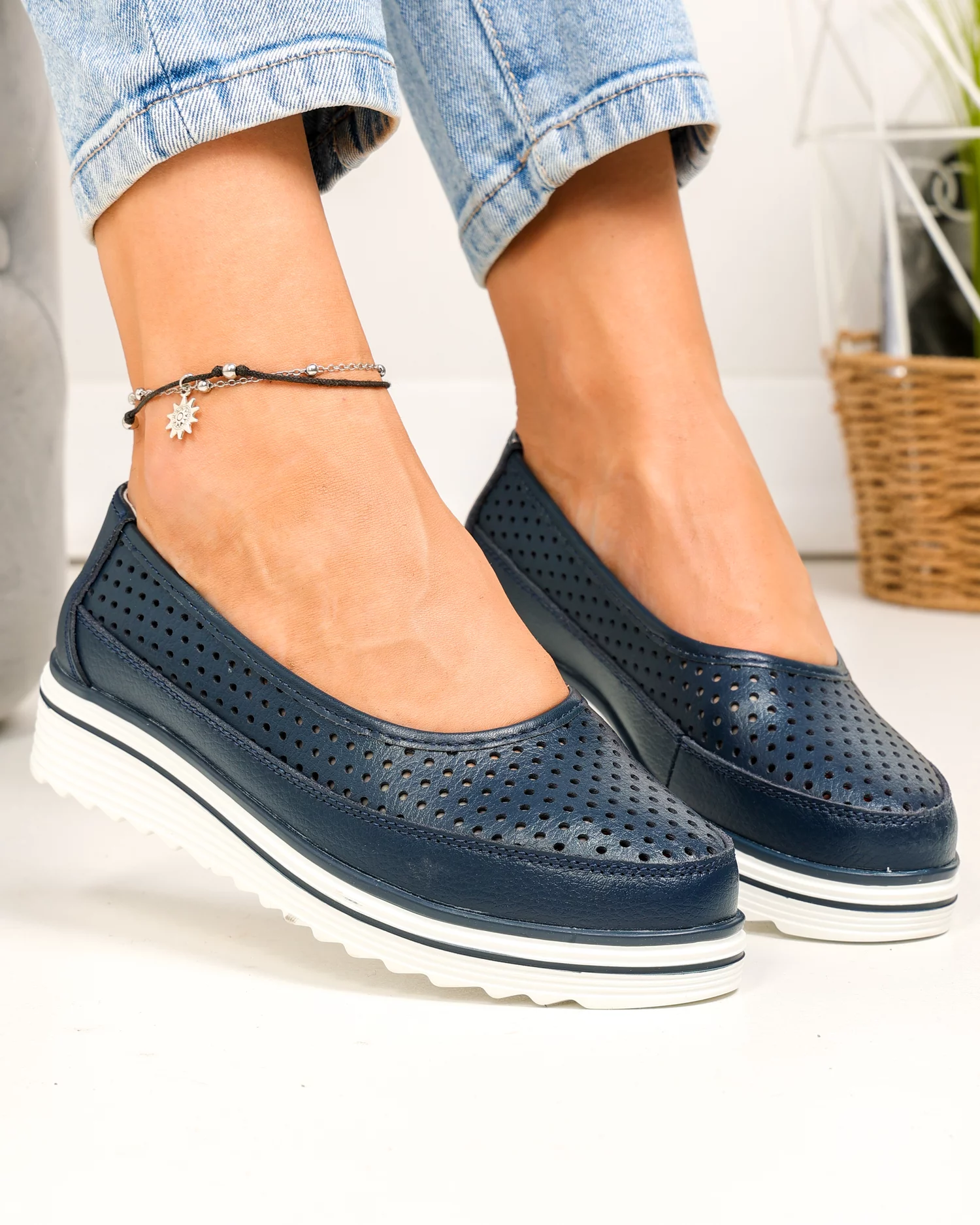 pantofi-casual-dama-piele-naturala-bleumarin-cu-talpa-alba-si-inchidere-slip-on-vk-f001-504-87193-2.webp