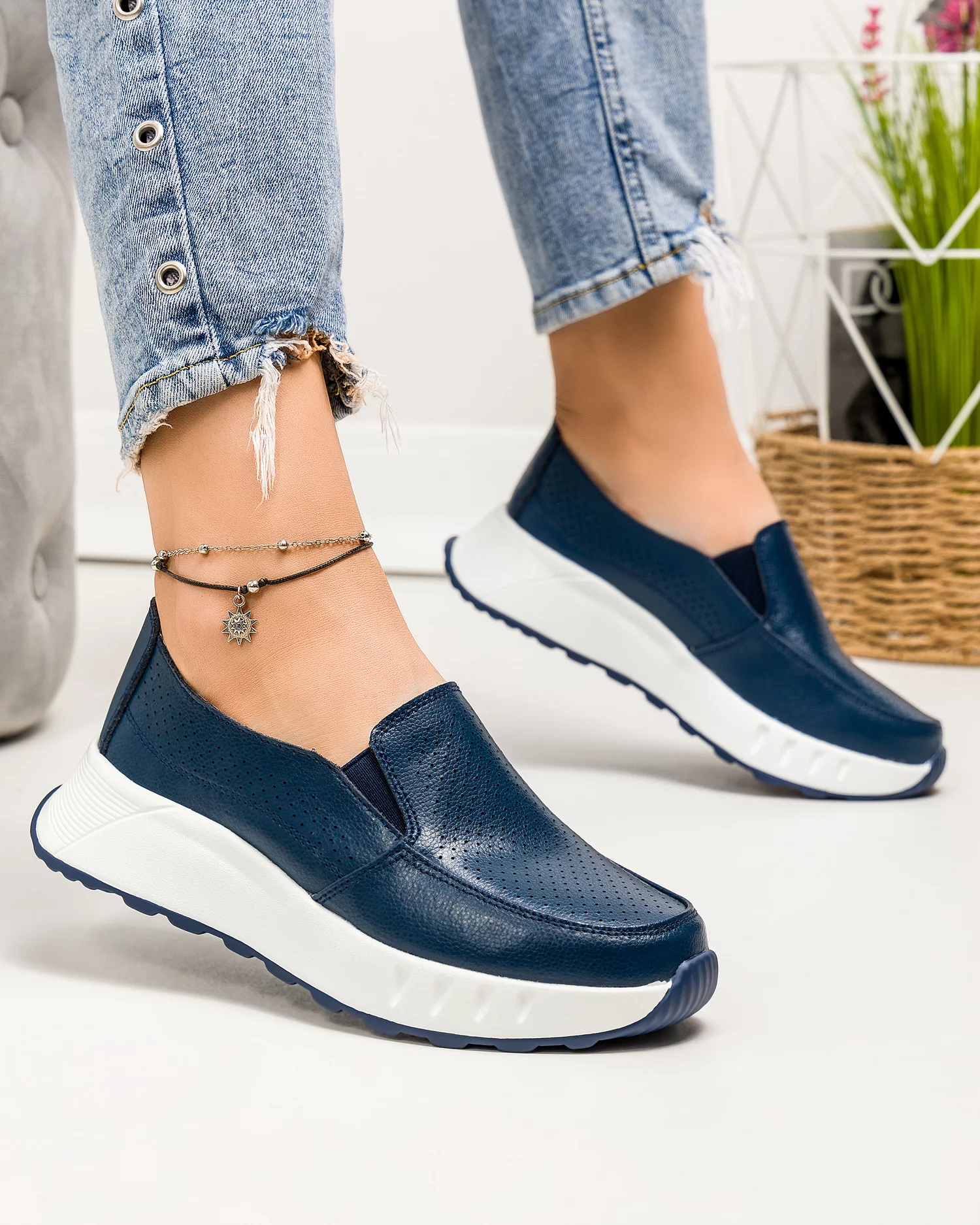 pantofi-casual-dama-piele-naturala-bleumarin-perforati-cu-inchidere-slip-on-jy3921-76123-2.webp