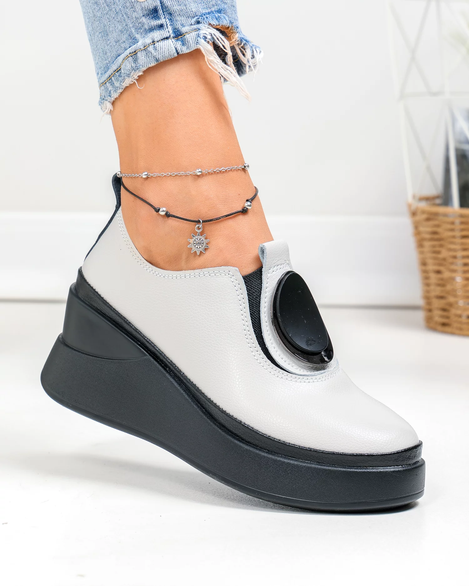 pantofi-casual-dama-piele-naturala-gri-cu-aplicatie-metalica-t6050-95506-2.webp