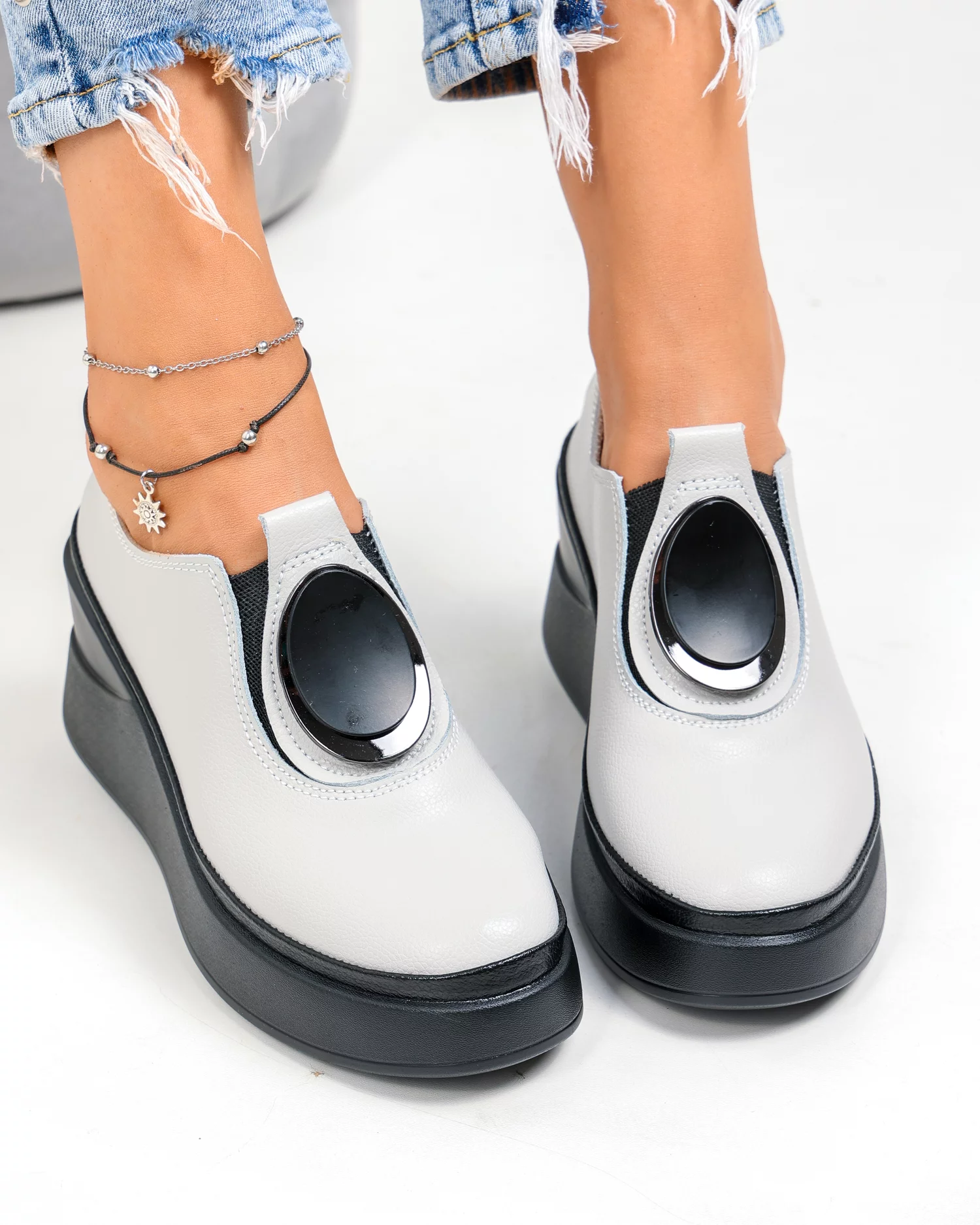 pantofi-casual-dama-piele-naturala-gri-cu-aplicatie-metalica-t6050-95509-2.webp