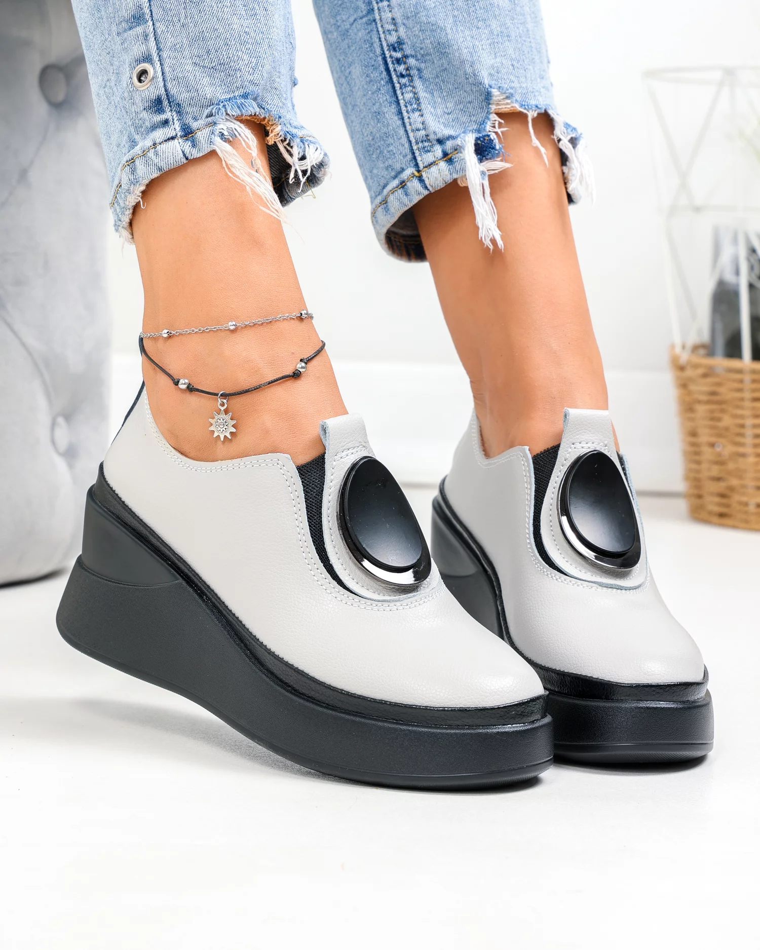 pantofi-casual-dama-piele-naturala-gri-cu-aplicatie-metalica-t6050-95512-2.webp