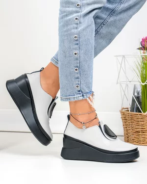 Pantofi casual dama piele naturala gri cu aplicatie metalica T6050