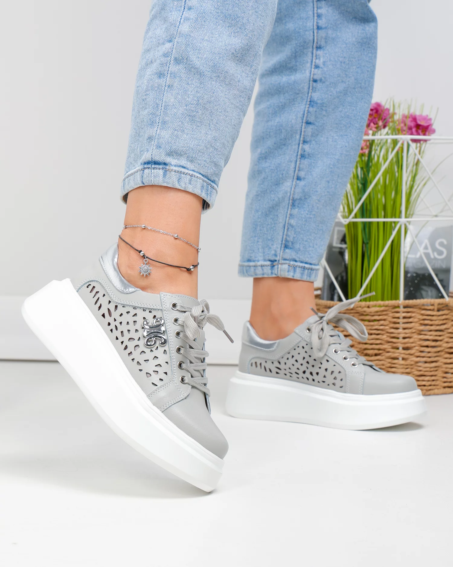 pantofi-casual-dama-piele-naturala-gri-cu-argintiu-si-inchidere-sireturi-t6043-90925-2.webp