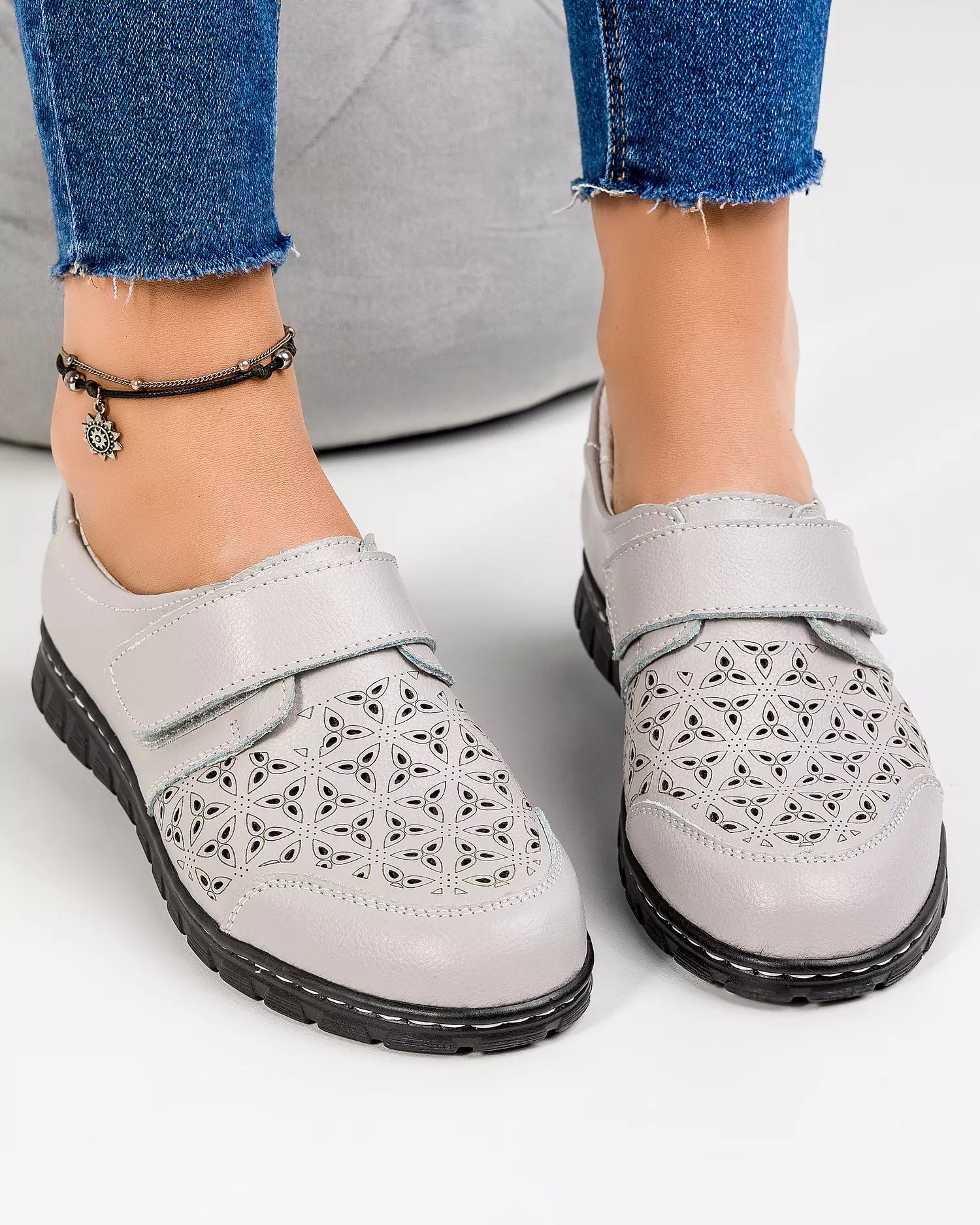 pantofi-casual-dama-piele-naturala-gri-cu-perforatii-florale-si-inchidere-scai-t-3023-48844-2.webp