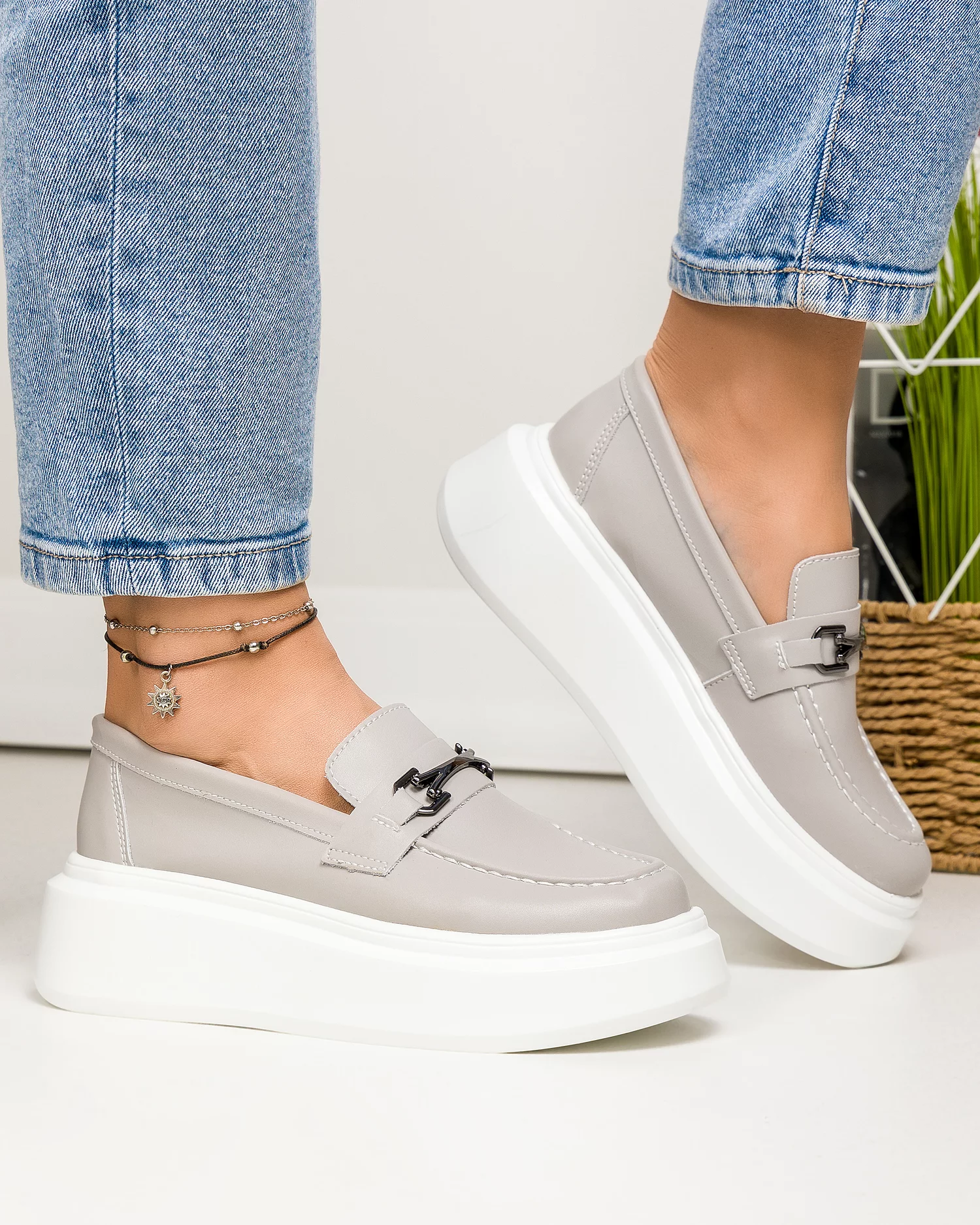 pantofi-casual-dama-piele-naturala-gri-deschis-cu-inchidere-slip-on-si-accesoriu-t-5906-68152-2.webp
