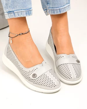 Pantofi casual dama piele naturala gri deschis cu inchidere slip-on si perforatii JY3951