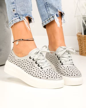 Pantofi casual dama piele naturala gri deschis cu perforatii model floral si talpa alba JY3230