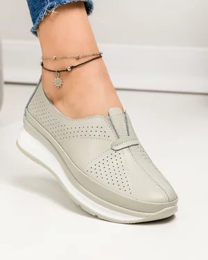Pantofi casual dama piele naturala gri deschis cu perforatii si insertie elastica F001-720 39
