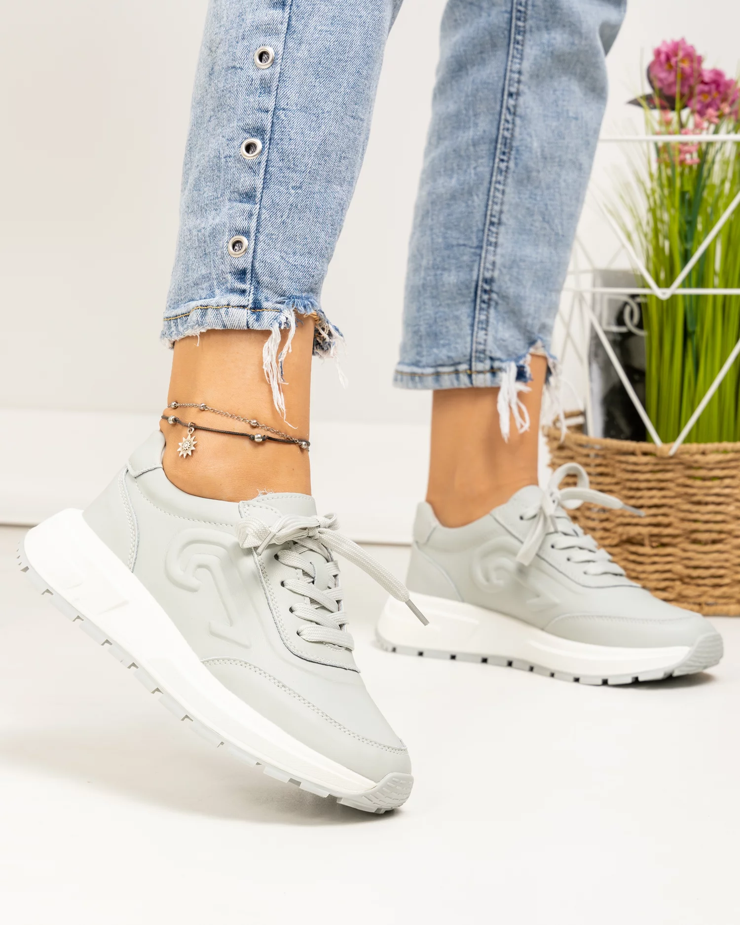 pantofi-casual-dama-piele-naturala-gri-deschis-cu-talpa-usor-flexibila-si-inchidere-sireturi-f001-751-85321-2.webp