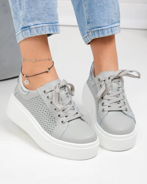 Pantofi casual dama piele naturala gri perforati lateral cu inchidere sireturi si insertie argintie T6042
