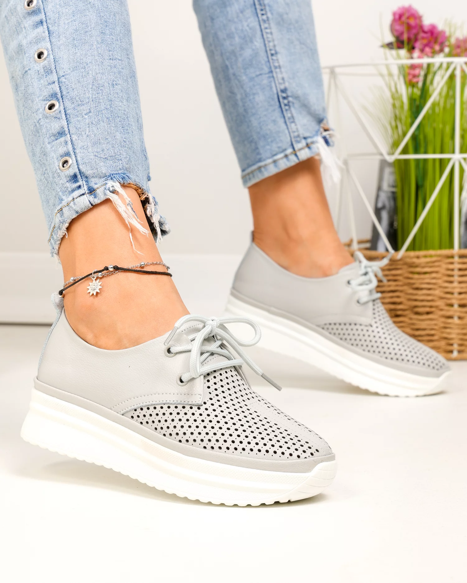 pantofi-casual-dama-piele-naturala-gri-perforati-partial-si-cusatura-decorativa-in-varf-jy3882-86653-2.webp