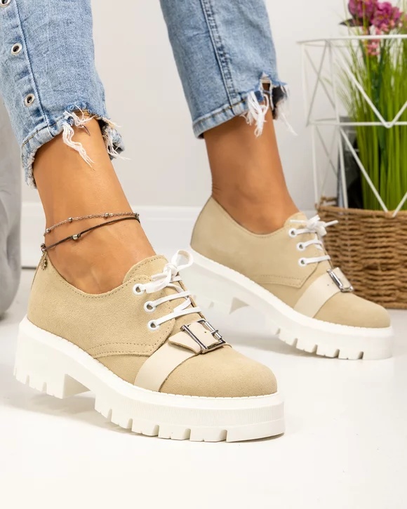 Pantofi casual dama piele naturala intoarsa bej cu inchidere siretui si catarama decorativa PC820V