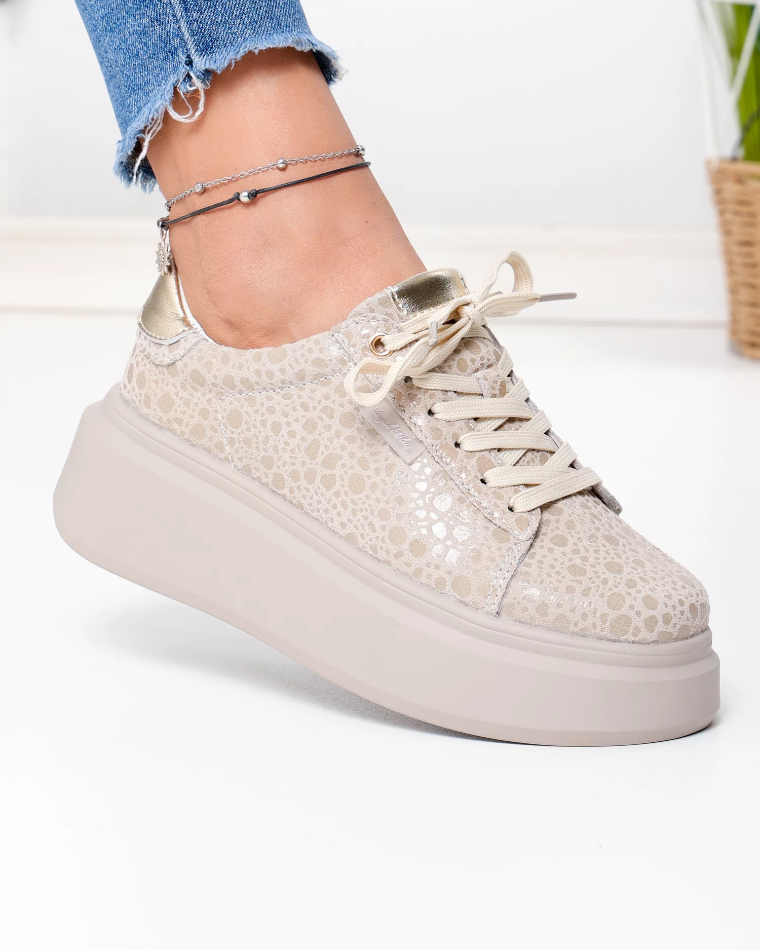 pantofi-casual-dama-piele-naturala-intoarsa-bej-cu-model-texturat-lucios-si-inchidere-sireturi-f002-426a-103966-2.webp