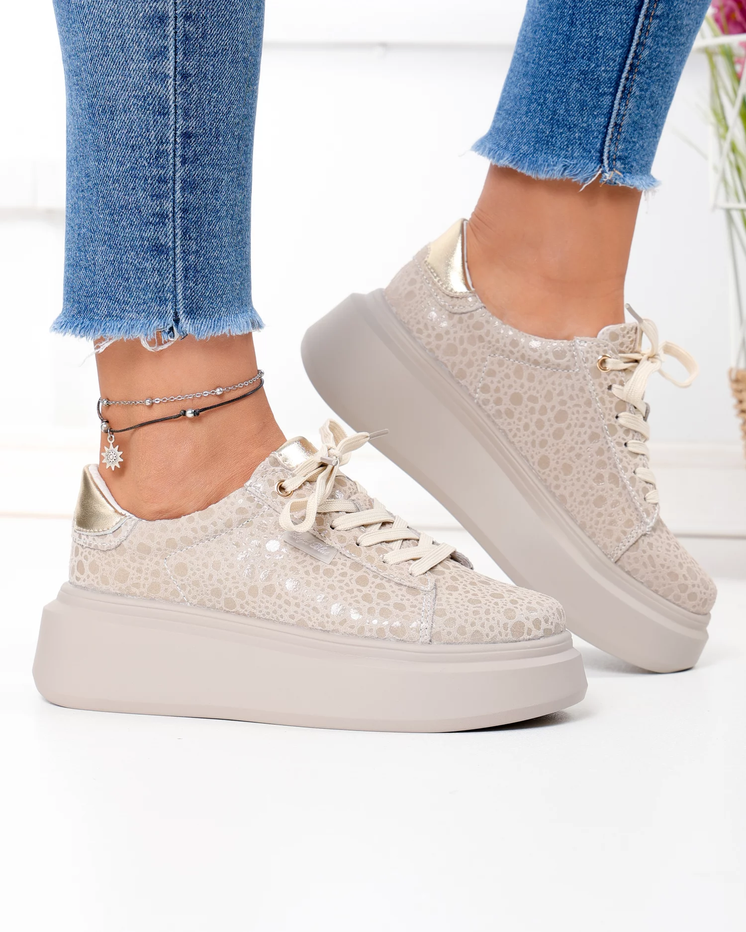 pantofi-casual-dama-piele-naturala-intoarsa-bej-cu-model-texturat-lucios-si-inchidere-sireturi-f002-426a-103972-2.webp