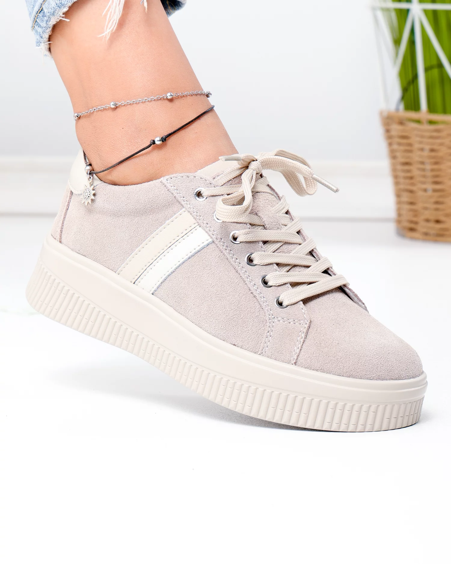 pantofi-casual-dama-piele-naturala-intoarsa-bej-cu-varf-rotund-si-inchidere-sireturi-f001-971-103522-2.webp