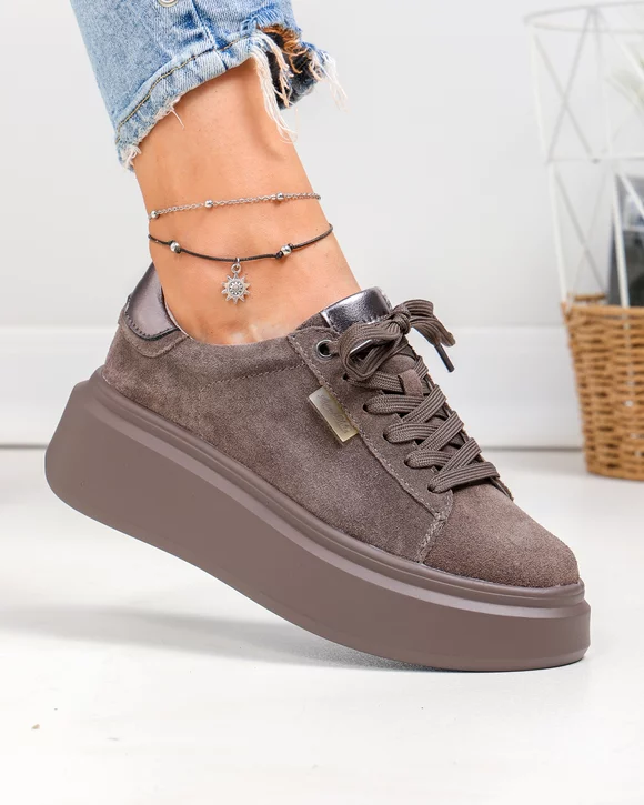 Pantofi casual dama piele naturala intoarsa maro cu varf rotund si inchidere sireturi F002-444