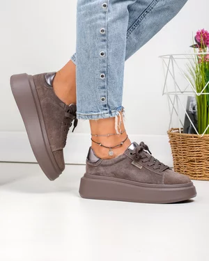 Pantofi casual dama piele naturala intoarsa maro cu varf rotund si inchidere sireturi F002-444