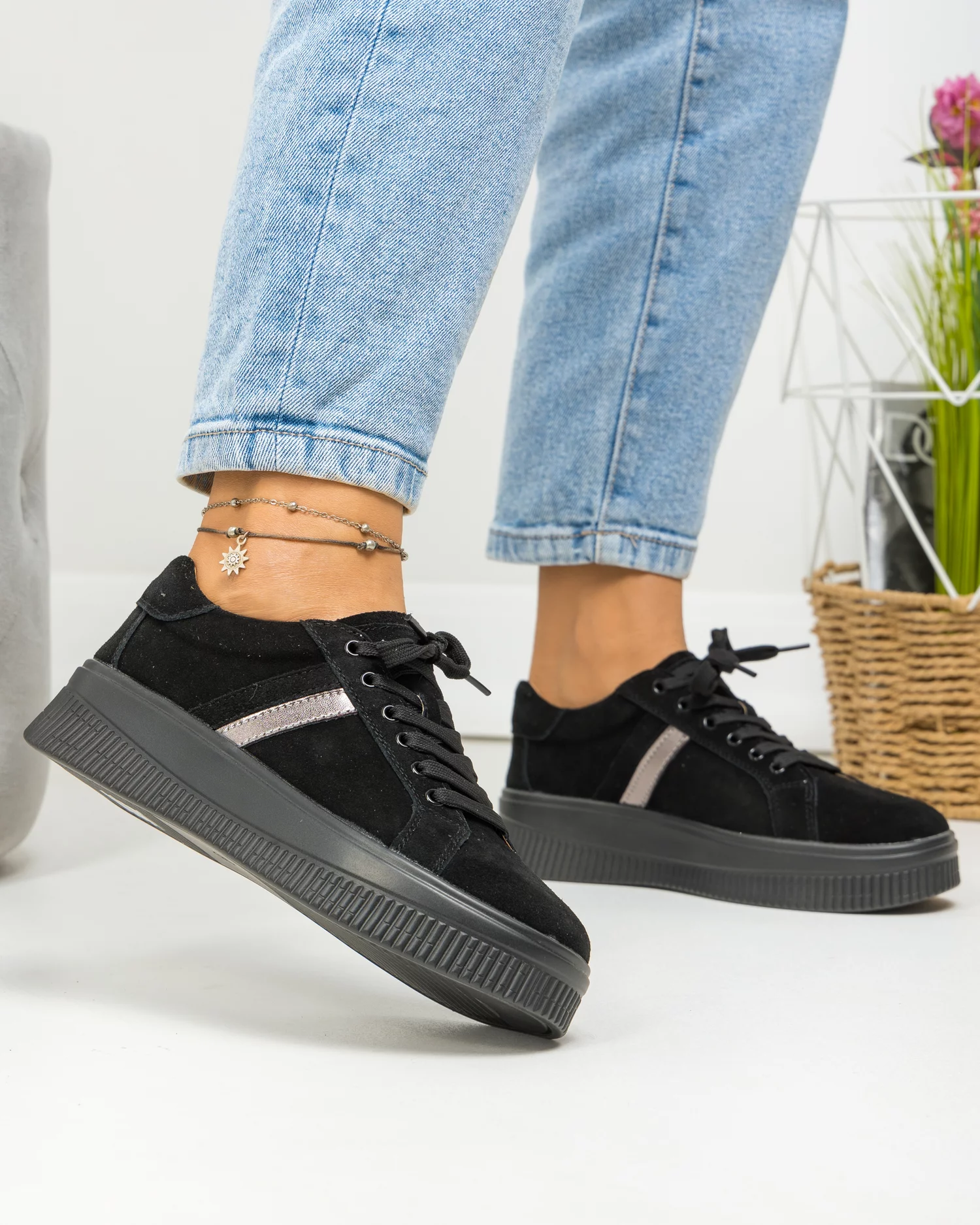 pantofi-casual-dama-piele-naturala-intoarsa-negri-captusiti-cu-insertie-argintie-f001-729-83770-2.webp