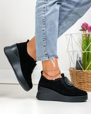 Pantofi casual dama piele naturala intoarsa negri cu aplicatie metalica si talpa tip platforma T6050