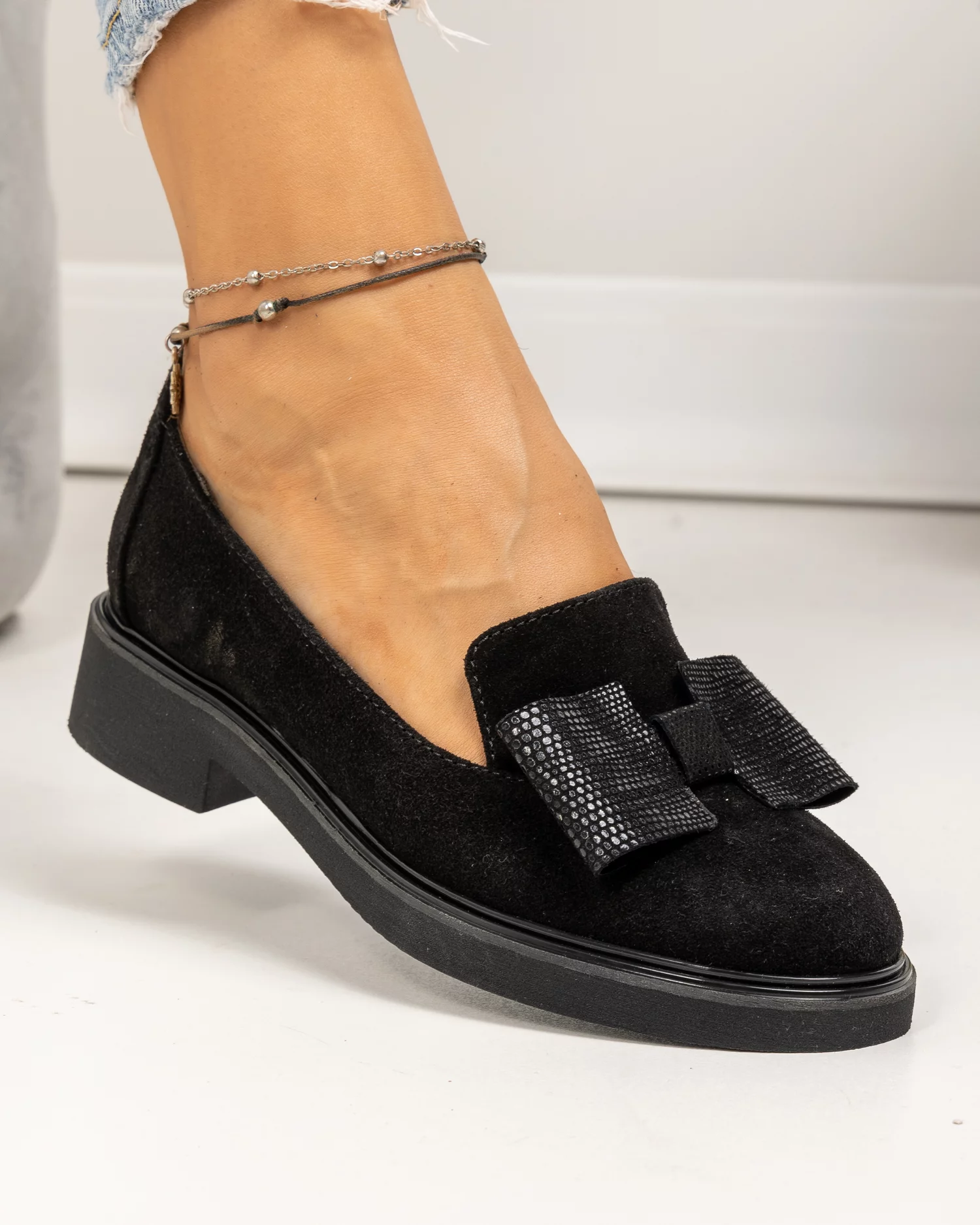 pantofi-casual-dama-piele-naturala-intoarsa-negri-cu-fundita-aplicata-pc810-81319-2.webp
