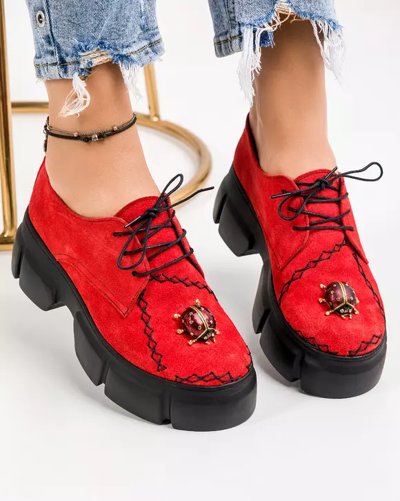 Pantofi casual dama piele naturala intoarsa rosii cu accesoriu aplicat si cusaturi decorative POL169
