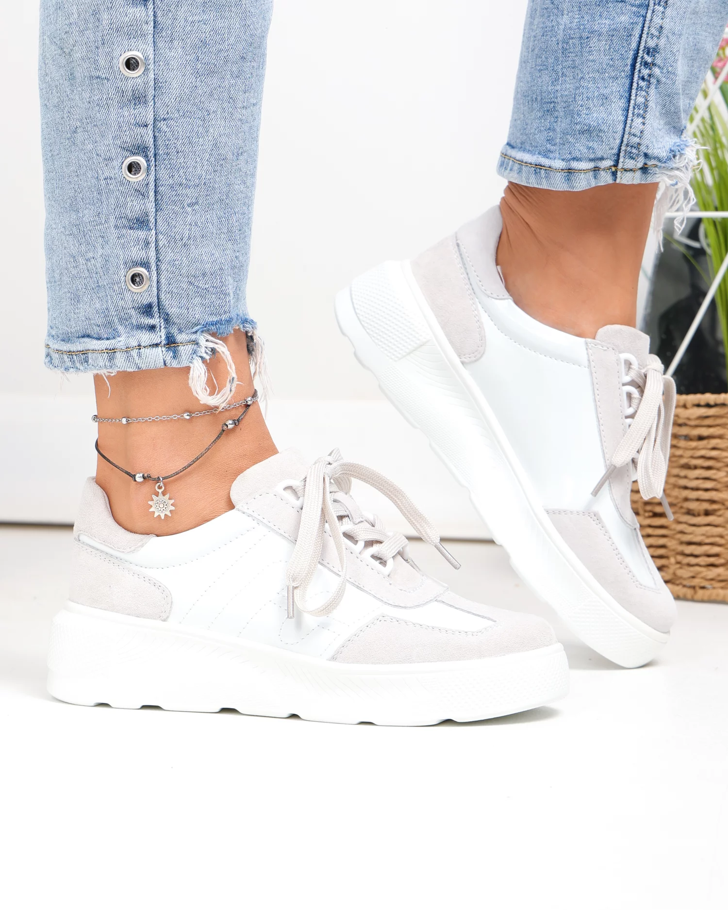 pantofi-casual-dama-piele-naturala-intoarsa-si-lacuita-albi-f002-538-100426-2.webp