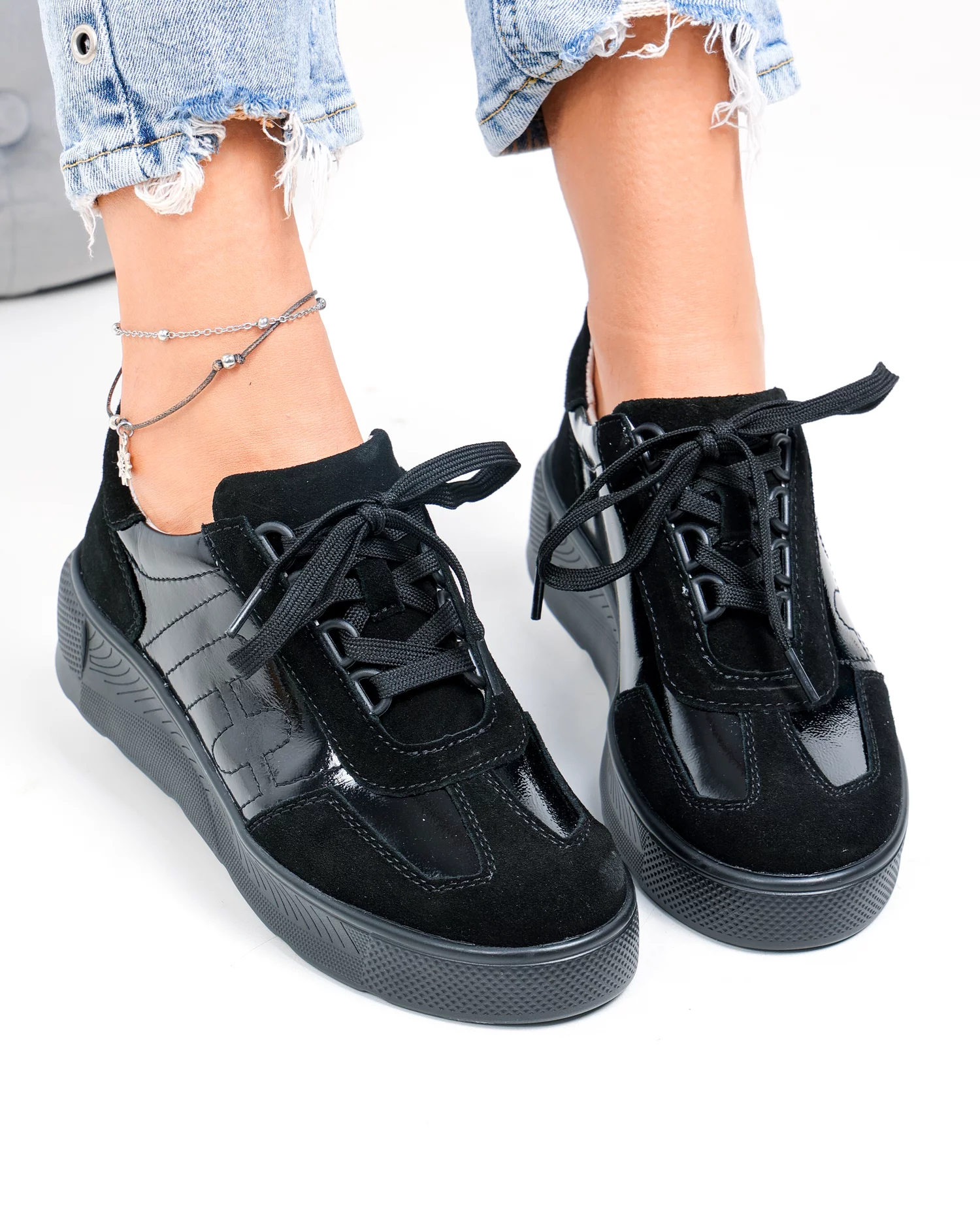 pantofi-casual-dama-piele-naturala-intoarsa-si-lacuita-negri-f002-538-100411-2.webp