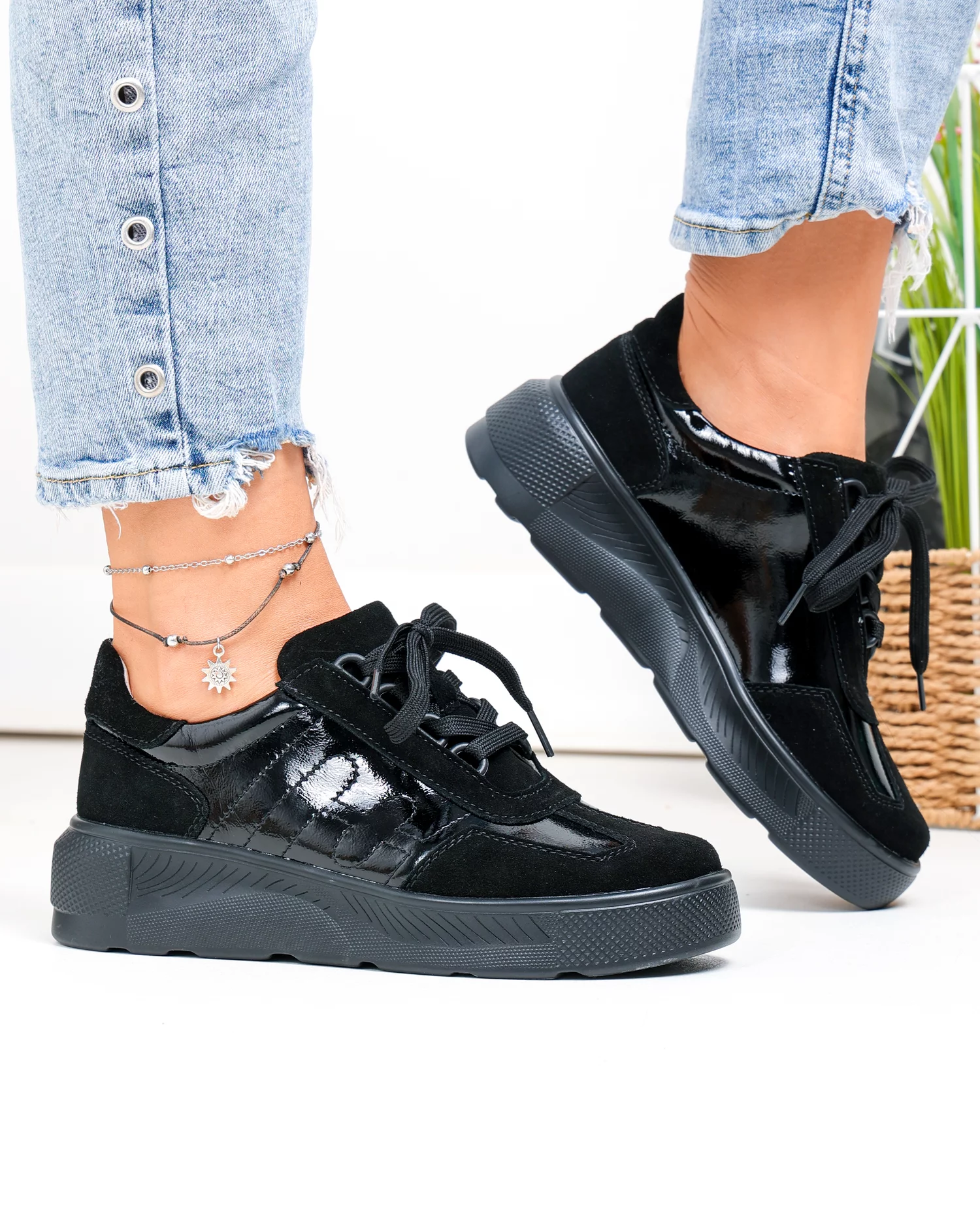 pantofi-casual-dama-piele-naturala-intoarsa-si-lacuita-negri-f002-538-100414-2.webp