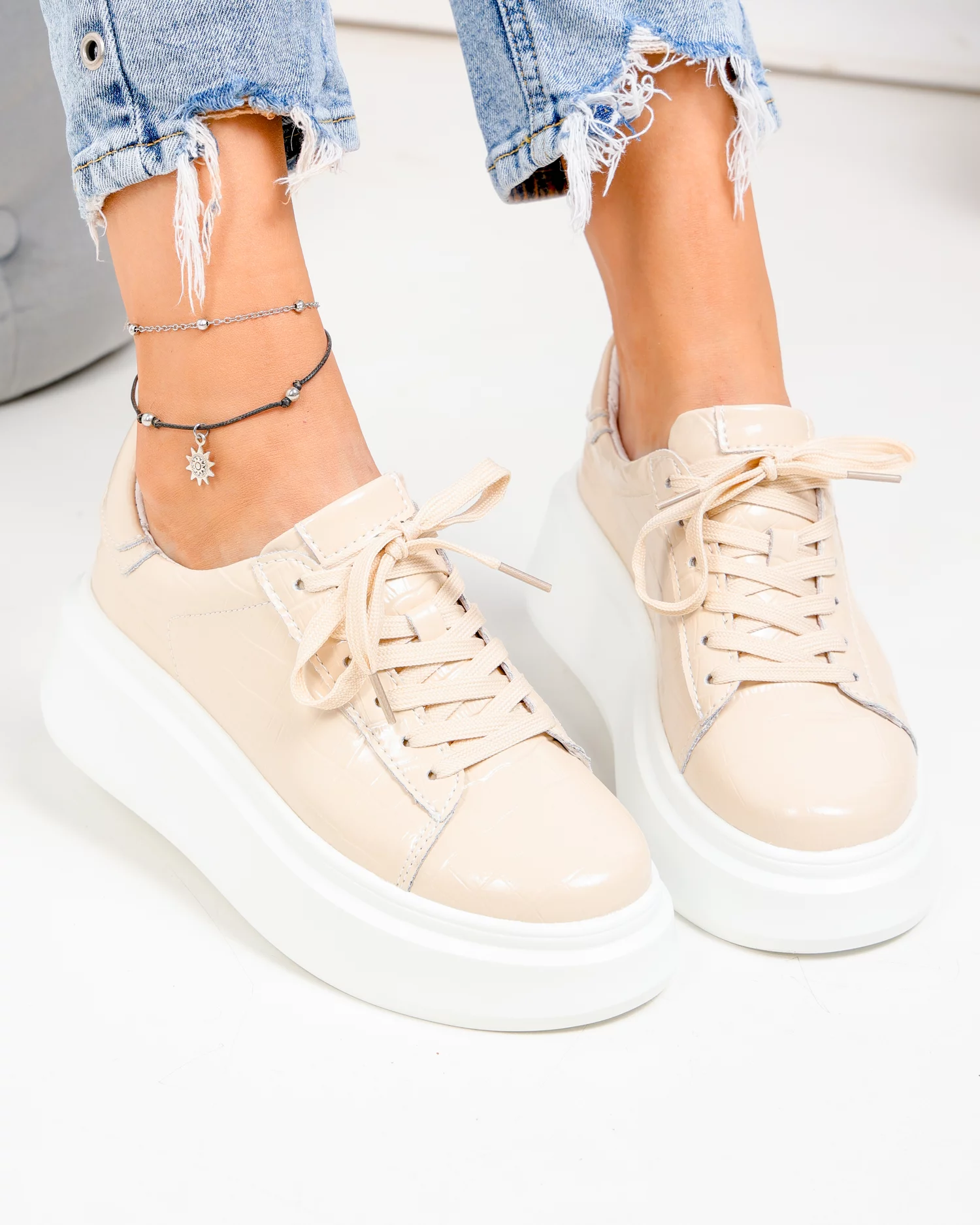 pantofi-casual-dama-piele-naturala-lacuita-bej-cu-talpa-alba-f002-527-100237-2.webp