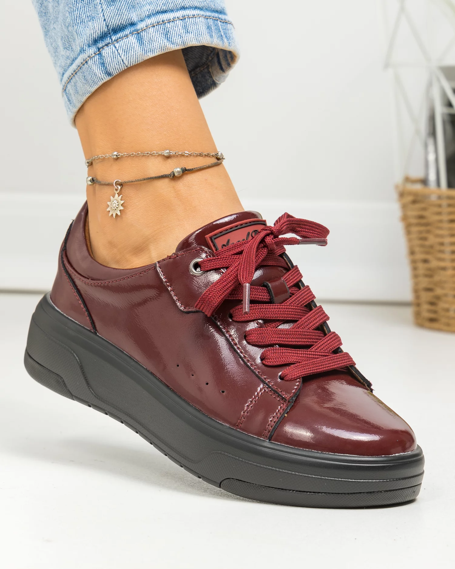 pantofi-casual-dama-piele-naturala-lacuita-bordo-cu-talpa-neagra-captusiti-f002-288-84322-2.webp